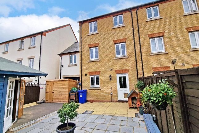 Pioneer Way, Bicester 4 bed end of terrace house for sale