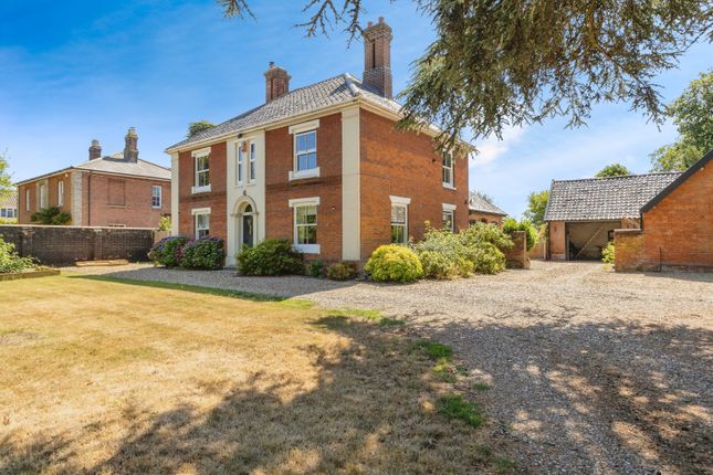 6 bedroom detached house for sale