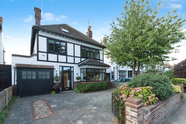 6 bedroom detached house for sale