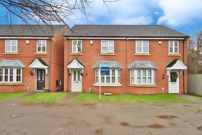 Pools Brook Park, Kingswood, Hull... 3 bed semi