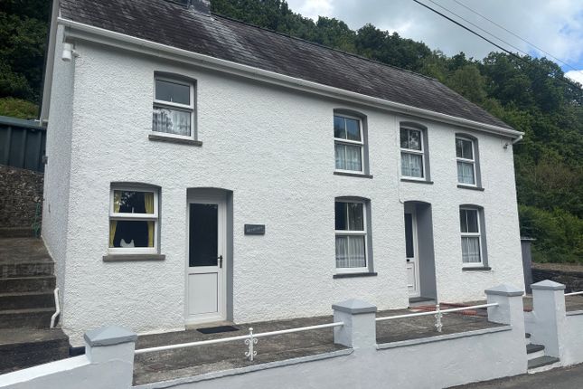 Cwrtnewydd, Llanybydder, SA40 3 bed detached house for sale