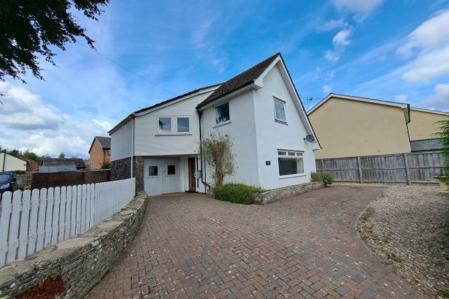 Ffrwdgrech Road, Brecon, Powys. 3 bed detached house for sale