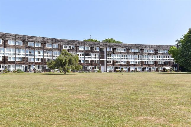 Hailey Place, Cranleigh, Surrey 2 bed maisonette for sale
