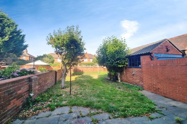 Town Moor Avenue, Doncaster DN2 3 bed semi
