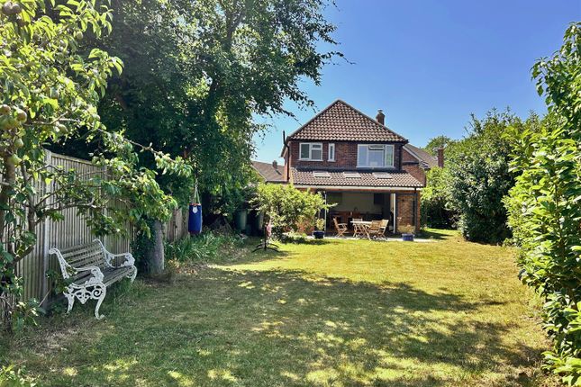 Helen Close, West Molesey KT8 3 bed detached house for sale