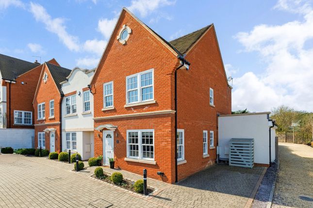 Kingsway, Chalfont St Peter SL9 4 bed semi