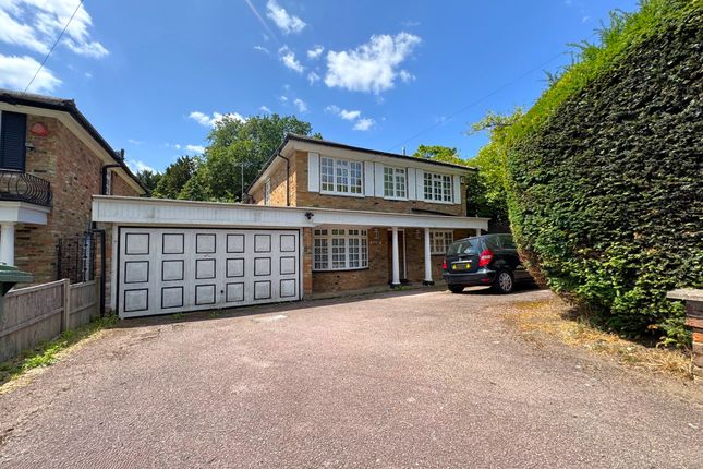 The Common, Stanmore HA7 5 bed detached house for sale