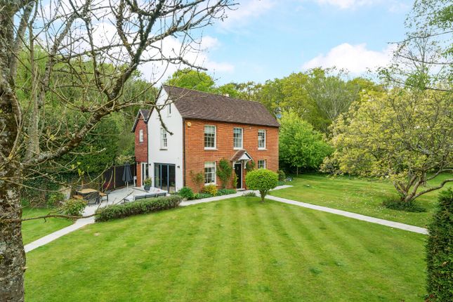 Westway Close, Godalming GU8 5 bed link detached house for sale