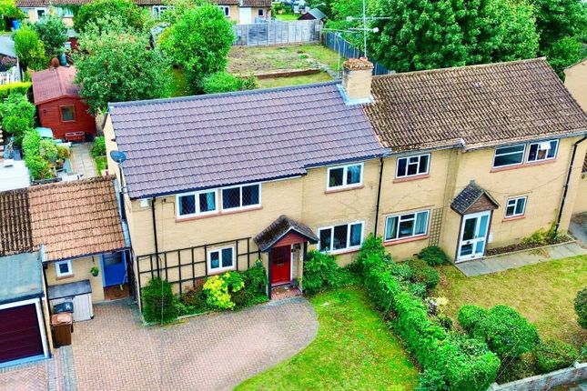Longwater Road, Finchampstead... 4 bed semi