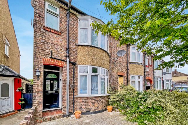 Sunridge Avenue, Luton, Bedfordshire... 2 bed end of terrace house for sale