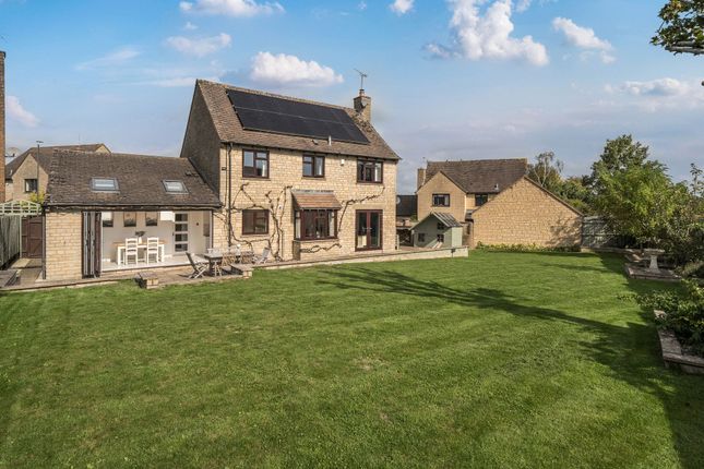 West Hay Grove, Cirencester GL7 4 bed detached house for sale