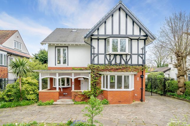 6 bed detached house