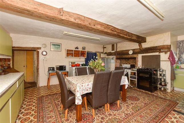 6 bedroom detached house for sale