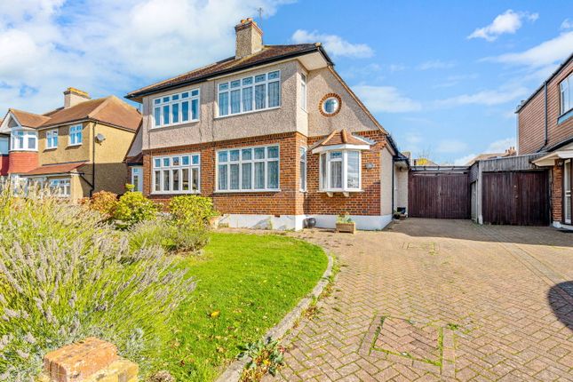 Seaforth Gardens, Stoneleigh KT19 3 bed semi