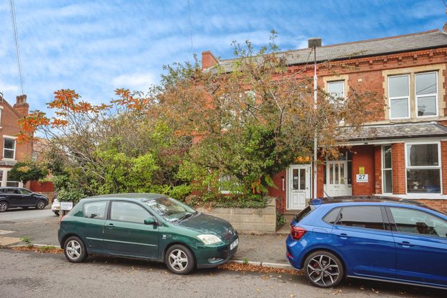 5 bedroom semi-detached house for sale