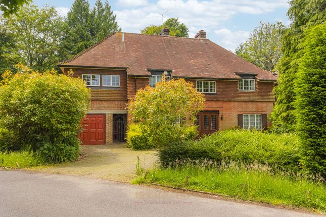 Worsted Lane, East Grinstead RH19 5 bed link detached house for sale