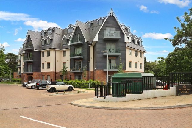 Monument Road, Surrey GU21 2 bed flat for sale