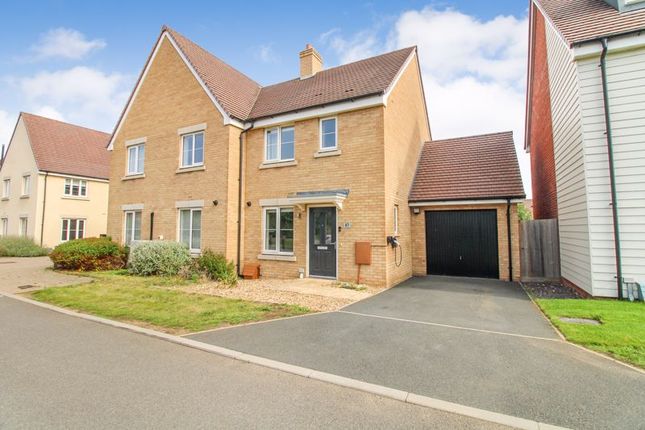 Ribble Mead, Biggleswade SG18 3 bed semi