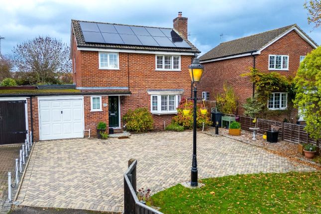 Lower Way, Thatcham, Berkshire, RG19 3 bed link detached house for sale