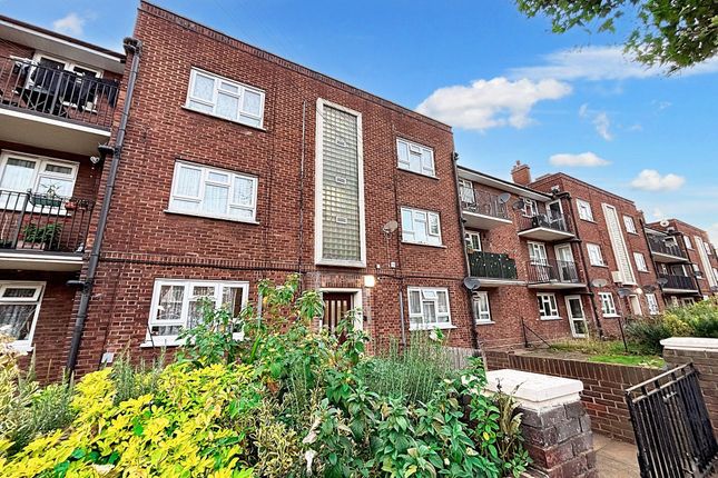 Harcourt Avenue, London, E12 2 bed apartment for sale