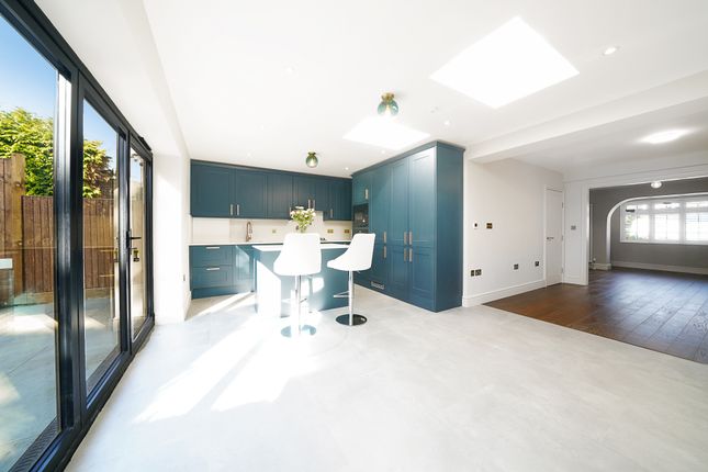Montfort Gardens, Ilford IG6 4 bed terraced house for sale