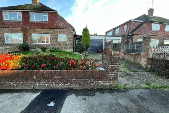 Kings Avenue, Tongham, Farnham 2 bed semi