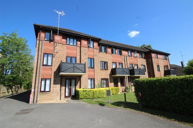 Godolphin Court, Brighton Road, Crawley 2 bed flat for sale