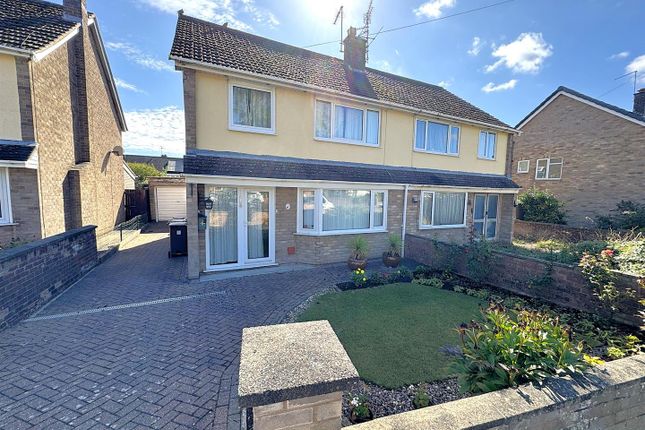Collingwood Avenue, Corby NN17 3 bed semi