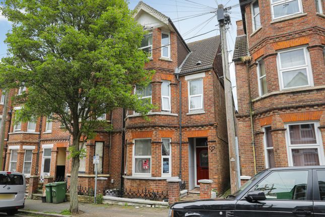 Radnor Park Crescent, Folkestone, CT19 5 bed semi