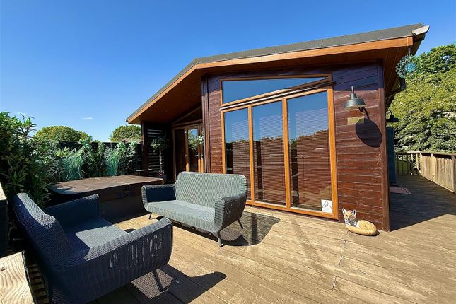 2 bedroom lodge for sale
