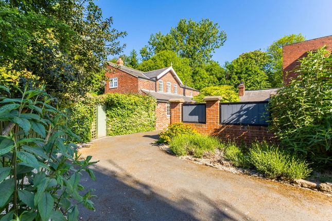 Ackworth Road, Pontefract WF8 3 bed detached house for sale