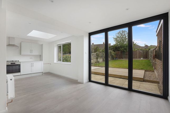 Strand Close, Gravesend DA13 3 bed terraced house for sale