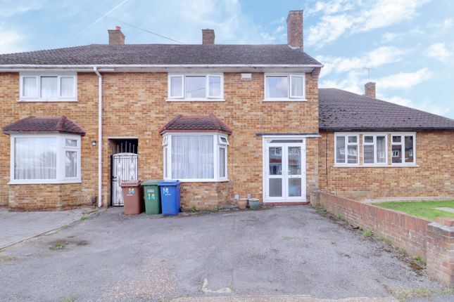 Shannon Way, Aveley RM15 3 bed terraced house for sale