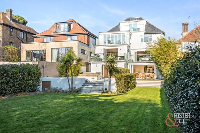 6 bedroom detached house for sale