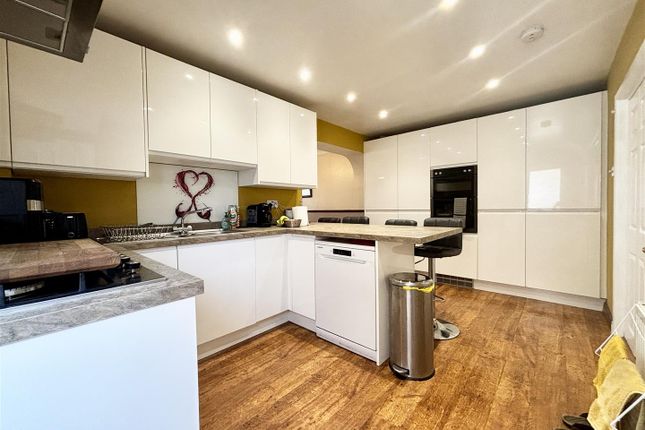 Park Avenue, Sherburn In Elmet, Leeds 4 bed semi