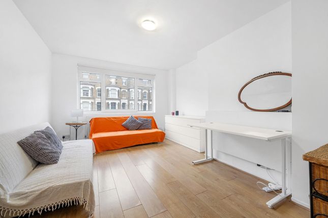 Stockwell Road, SW9 3 bed flat for sale