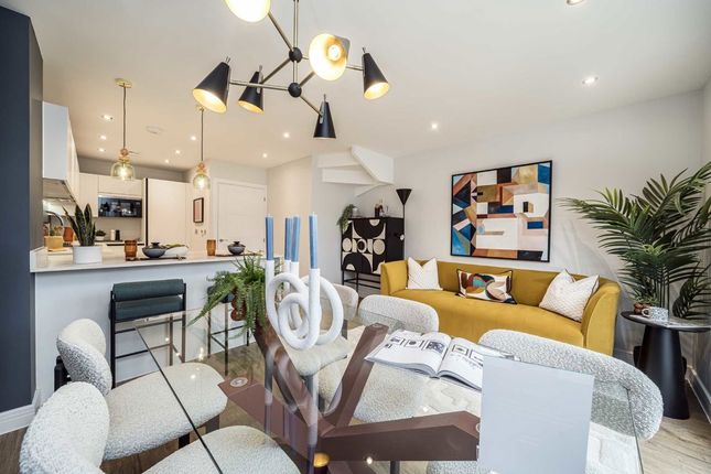 Cavendish Grove, Raynes Park SW20 4 bed terraced house for sale