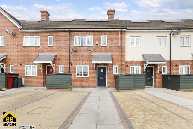 Twist Way, Slough, Berkshire, SL2 3 bed terraced house for sale