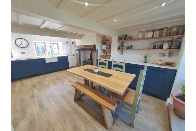 3 bedroom country house for sale