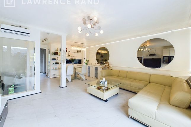 5 bedroom terraced house for sale