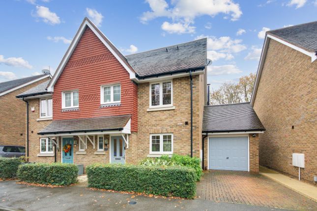 Newick Way, East Grinstead, RH19 3 bed semi