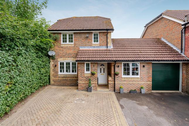 3 bedroom link detached house for sale
