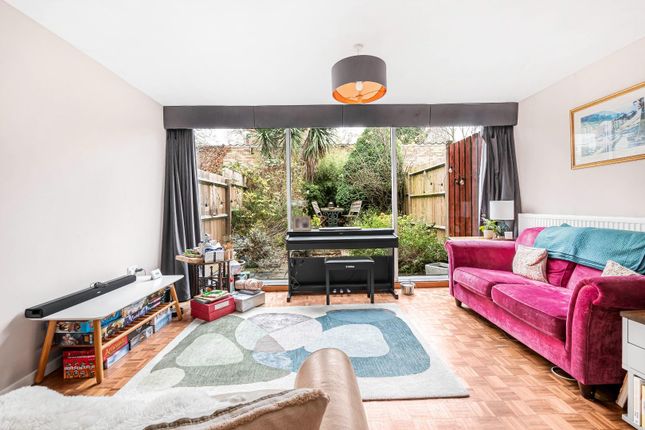 Hennel Close, London, SE23 2NT 3 bed terraced house for sale