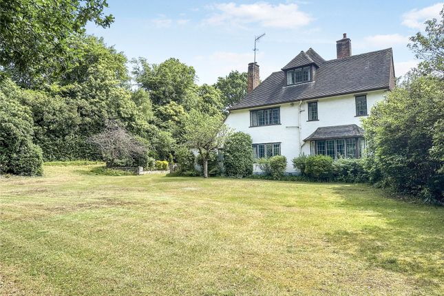 Byfleet Road, Cobham, Surrey, KT11 6 bed detached house for sale