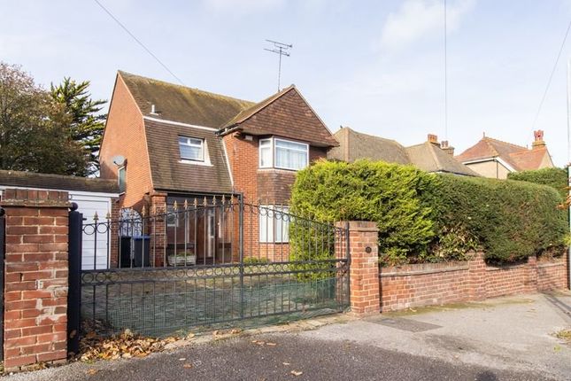 Devonshire Gardens, Margate, CT9 3 bed detached house for sale