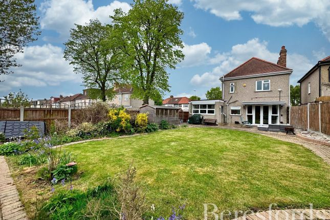 Bush Elms Road, Hornchurch, RM11 4 bed detached house for sale