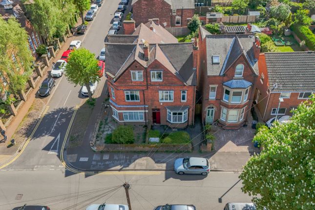 5 bedroom semi-detached house for sale