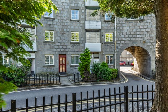 3 bedroom flat for sale