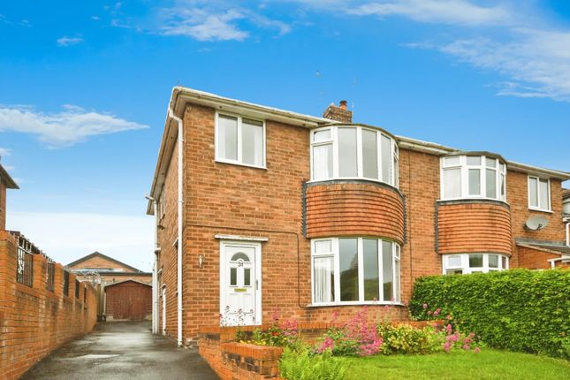 Davids Drive, Wingerworth... 3 bed semi