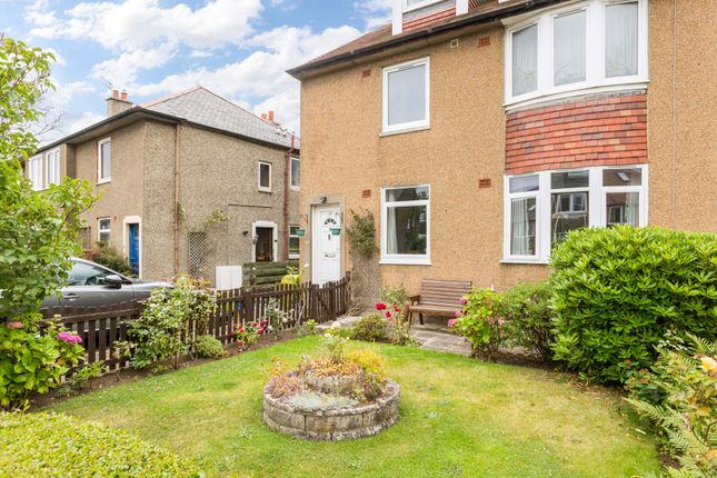 33 Colinton Mains Road, Colinton... 2 bed flat for sale